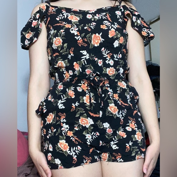 I am selling a romper - Picture 1 of 3